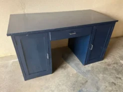 Ancien bureau des années 80 repeint en bleu