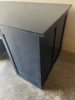 Ancien bureau des années 80 repeint en bleu