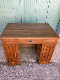 Ancien bureau vintage en bois massif