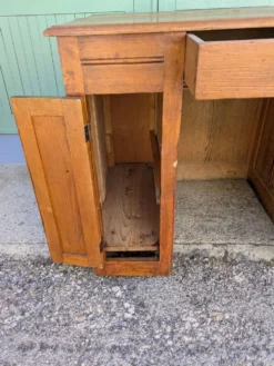 Ancien bureau vintage en bois massif