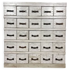 Ancien cabinet d'atelier gris clair avec 25 tiroirs.