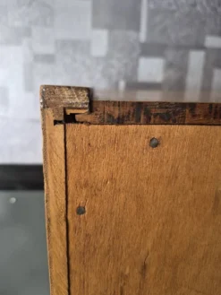 Ancien classeur à rideaux en bois massif