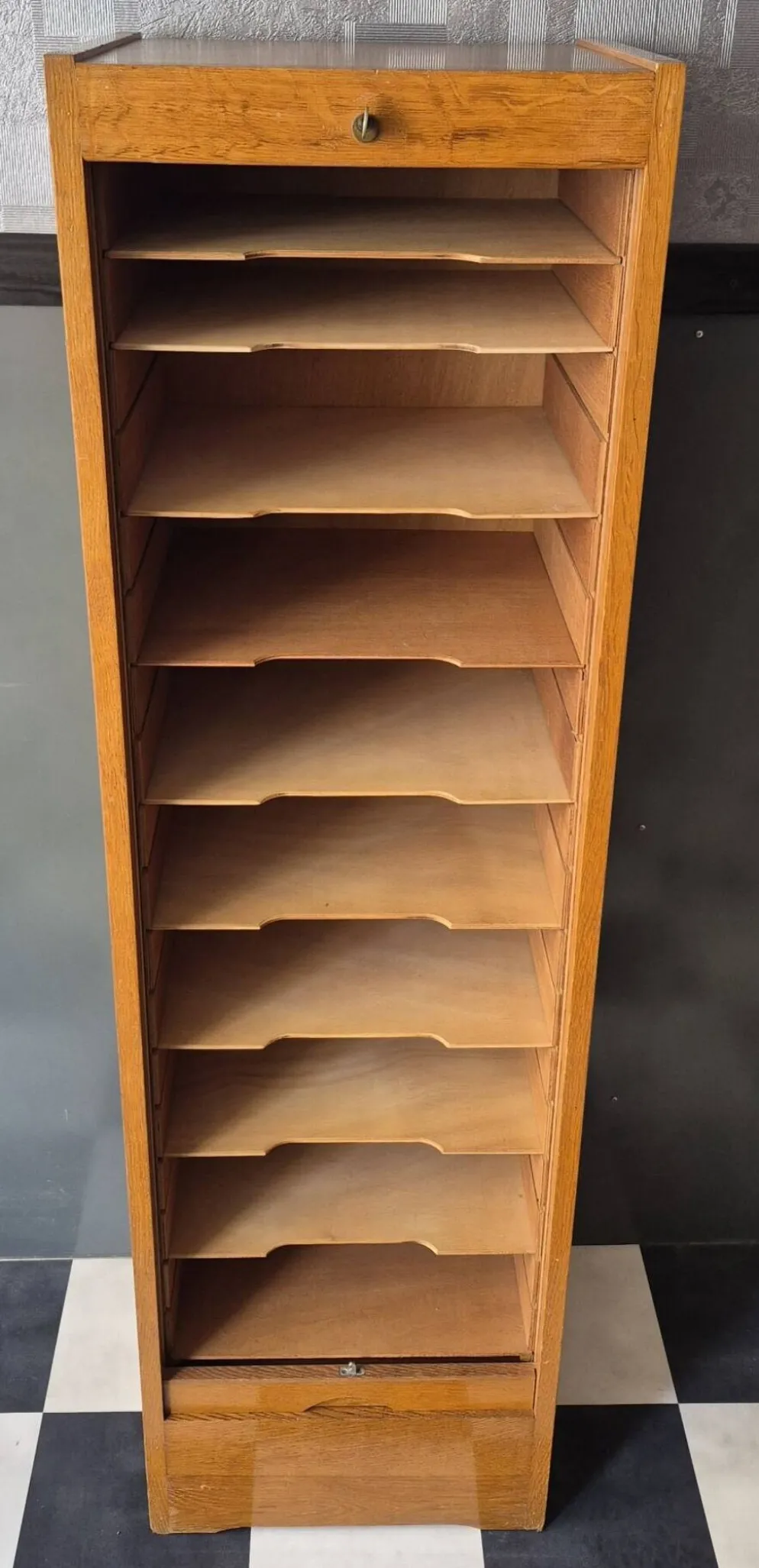 Ancien classeur à rideaux en bois massif