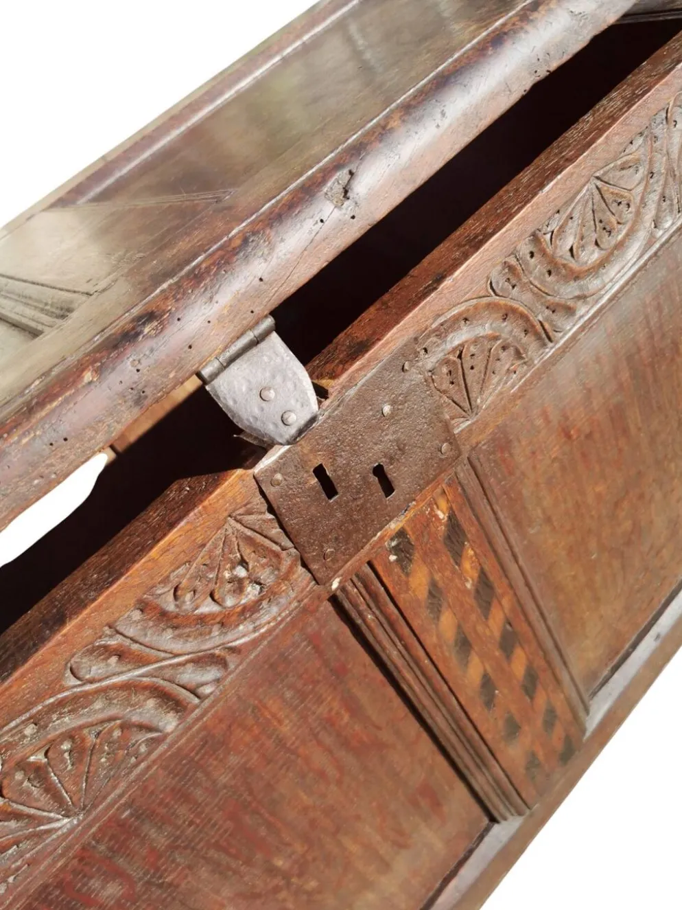 Ancien coffre anglais / coffer XVII siecle