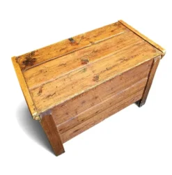 Ancien coffre à couvertures / coffre de rangement / bois de pin