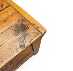 Ancien coffre à couvertures / coffre de rangement / bois de pin