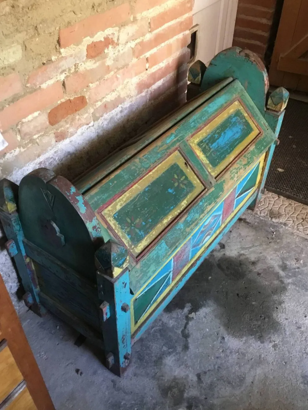 Ancien coffre indien en bois
