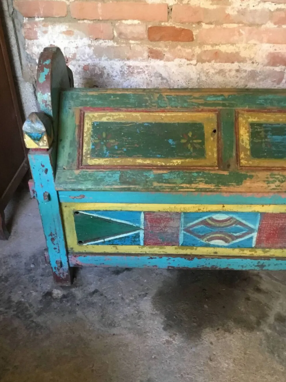 Ancien coffre indien en bois
