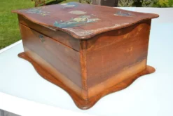 Ancien coffret peint/boîte à ouvrages/bijoux monogrammé CL