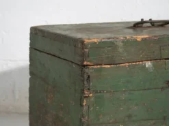 Ancien coffre vert (c.1920) #74