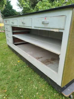 Ancien comptoir de mercerie