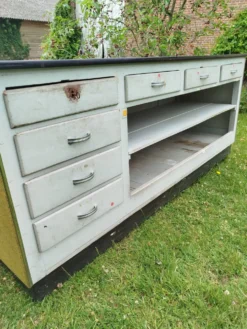 Ancien comptoir de mercerie