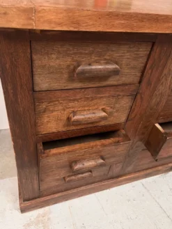 Ancien comptoir de mercerie en chêne