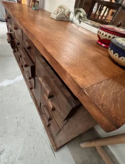 Ancien comptoir de mercerie en chêne