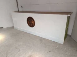 Ancien comptoir en bois