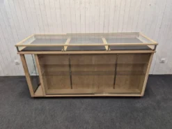 Ancien comptoir vitrine