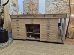 Ancien comptoir vitrine