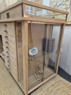Ancien comptoir vitrine