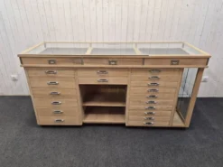 Ancien comptoir vitrine