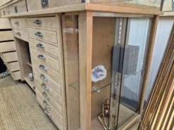 Ancien comptoir vitrine