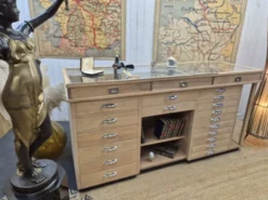Ancien comptoir vitrine