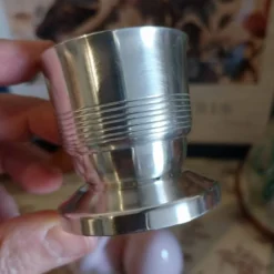 Ancien coquetier en métal argent