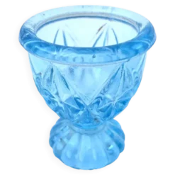 Ancien coquetier piédouche godronné verre bleu transparent