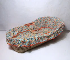 Ancien couffin pour bébé en rotin