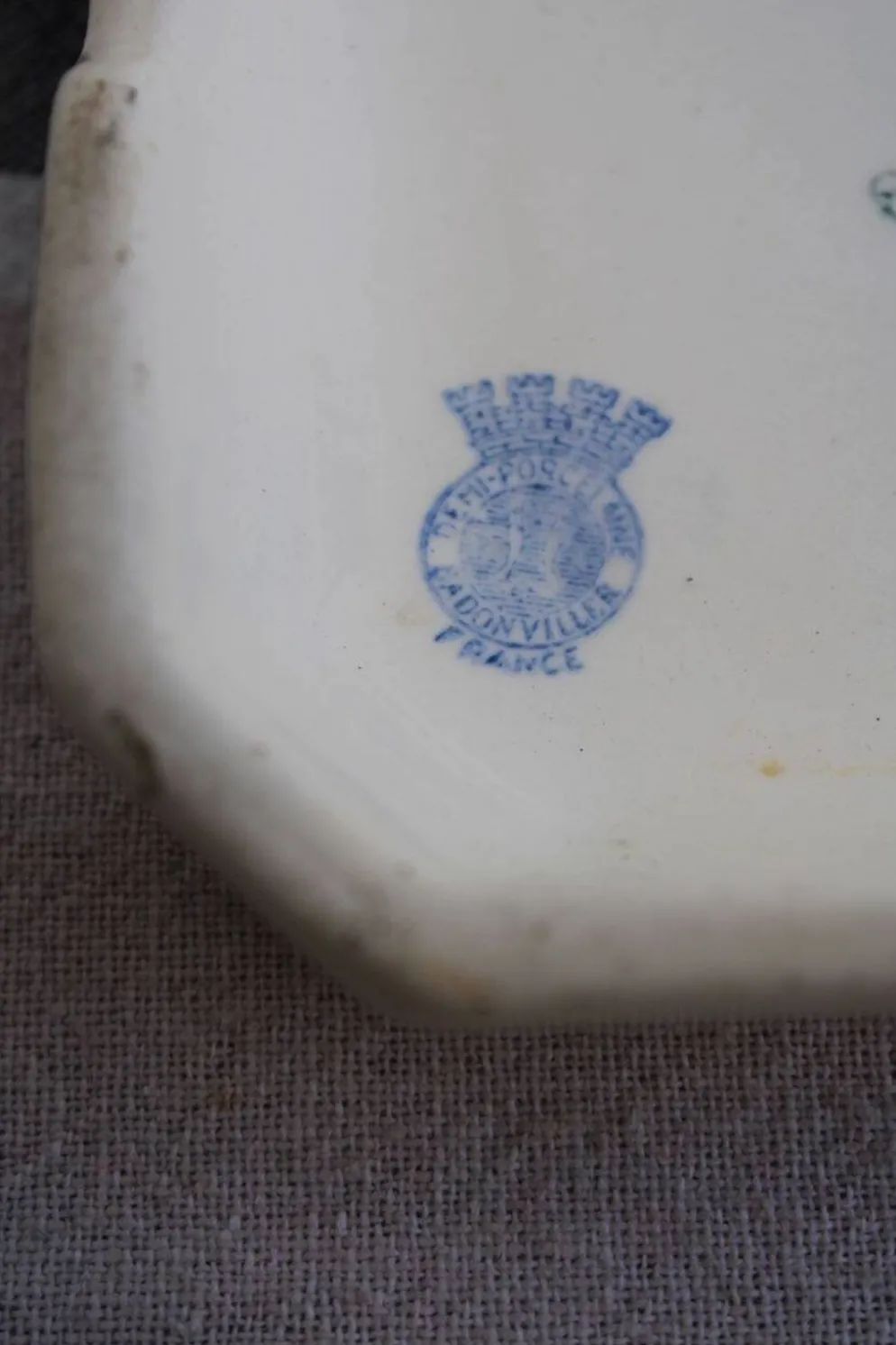 Ancien dessous de plat en céramique