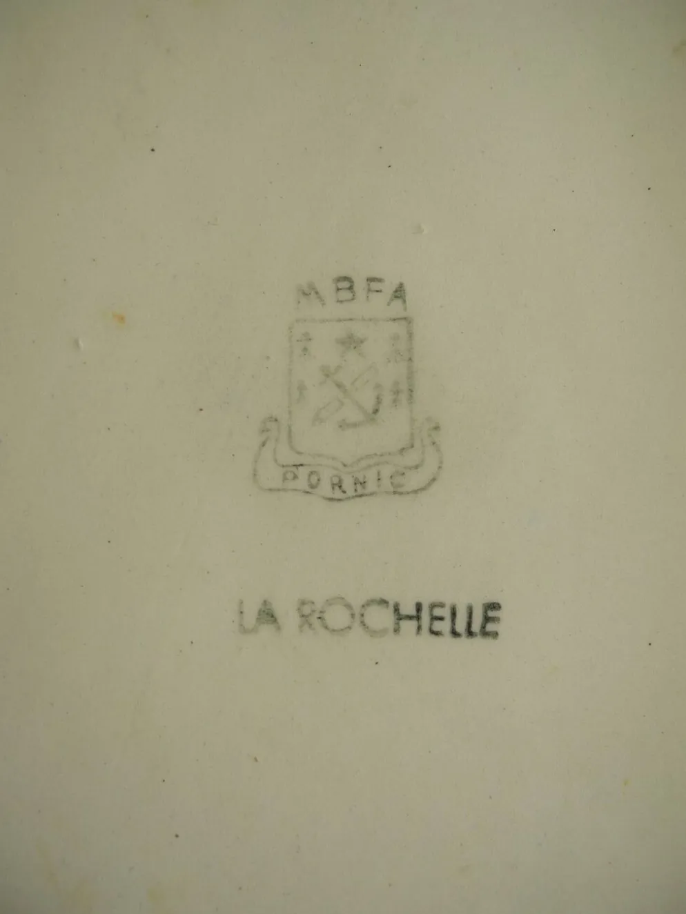 ancien dessous plat faïence Pornic La Rochelle table vintage trivet