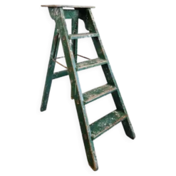 Ancien escabeau atelier peinture