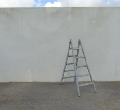 Ancien escabeau échelle de peintre