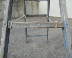 Ancien escabeau échelle de peintre