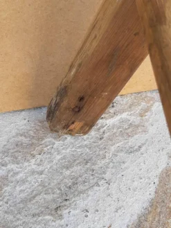 Ancien escabeau d'atelier en bois