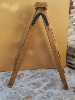Ancien escabeau d'atelier en bois