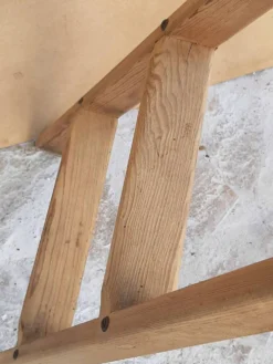 Ancien escabeau d'atelier en bois