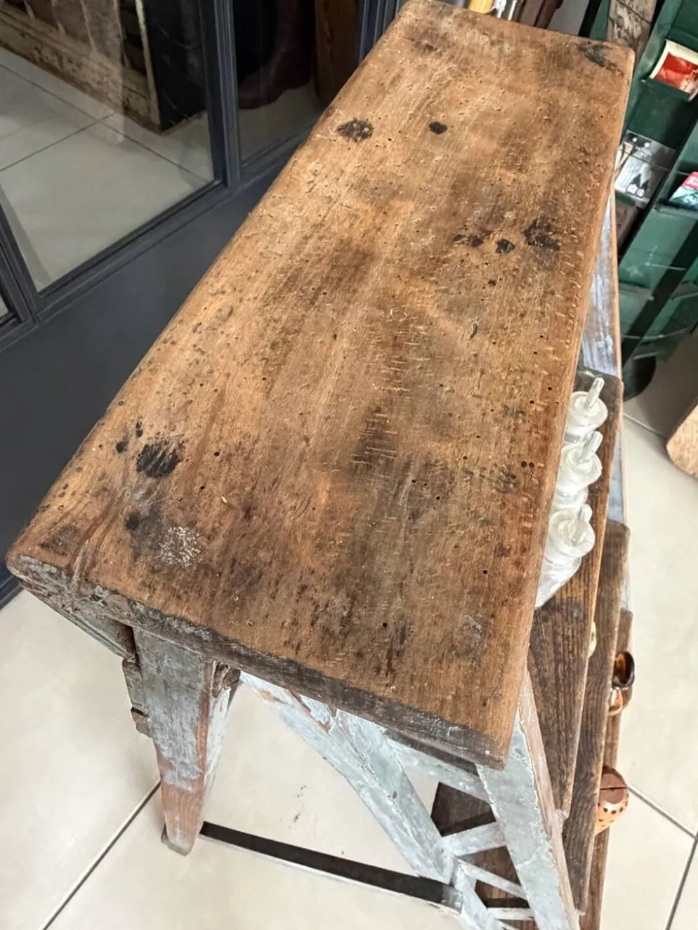 Ancien escabeau de peintre en bois patiné vintage