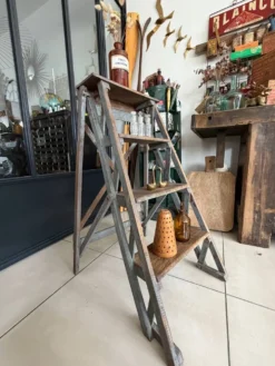 Ancien escabeau de peintre en bois patiné vintage