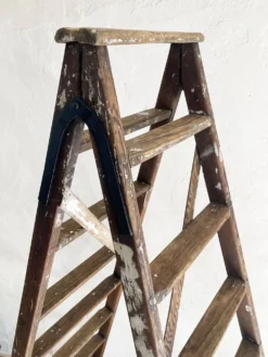 Ancien escabeau de peintre en bois