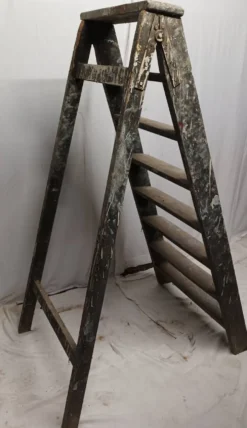 Ancien escabeau de peintre en bois