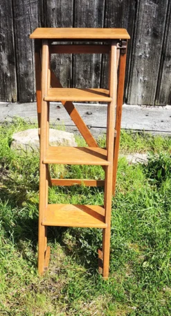 Ancien escabeau de peintre en bois