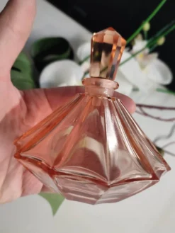 Ancien flacon de parfum vintage art déco en magnifique verre rose