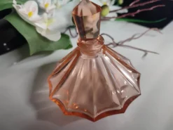 Ancien flacon de parfum vintage art déco en magnifique verre rose
