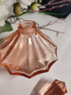 Ancien flacon de parfum vintage art déco en magnifique verre rose