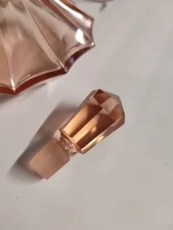 Ancien flacon de parfum vintage art déco en magnifique verre rose