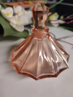 Ancien flacon de parfum vintage art déco en magnifique verre rose
