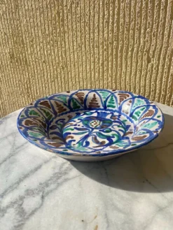Ancien grand plat en faïence fajalauza