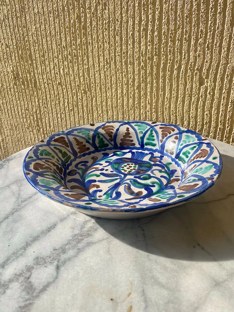 Ancien grand plat en faïence fajalauza