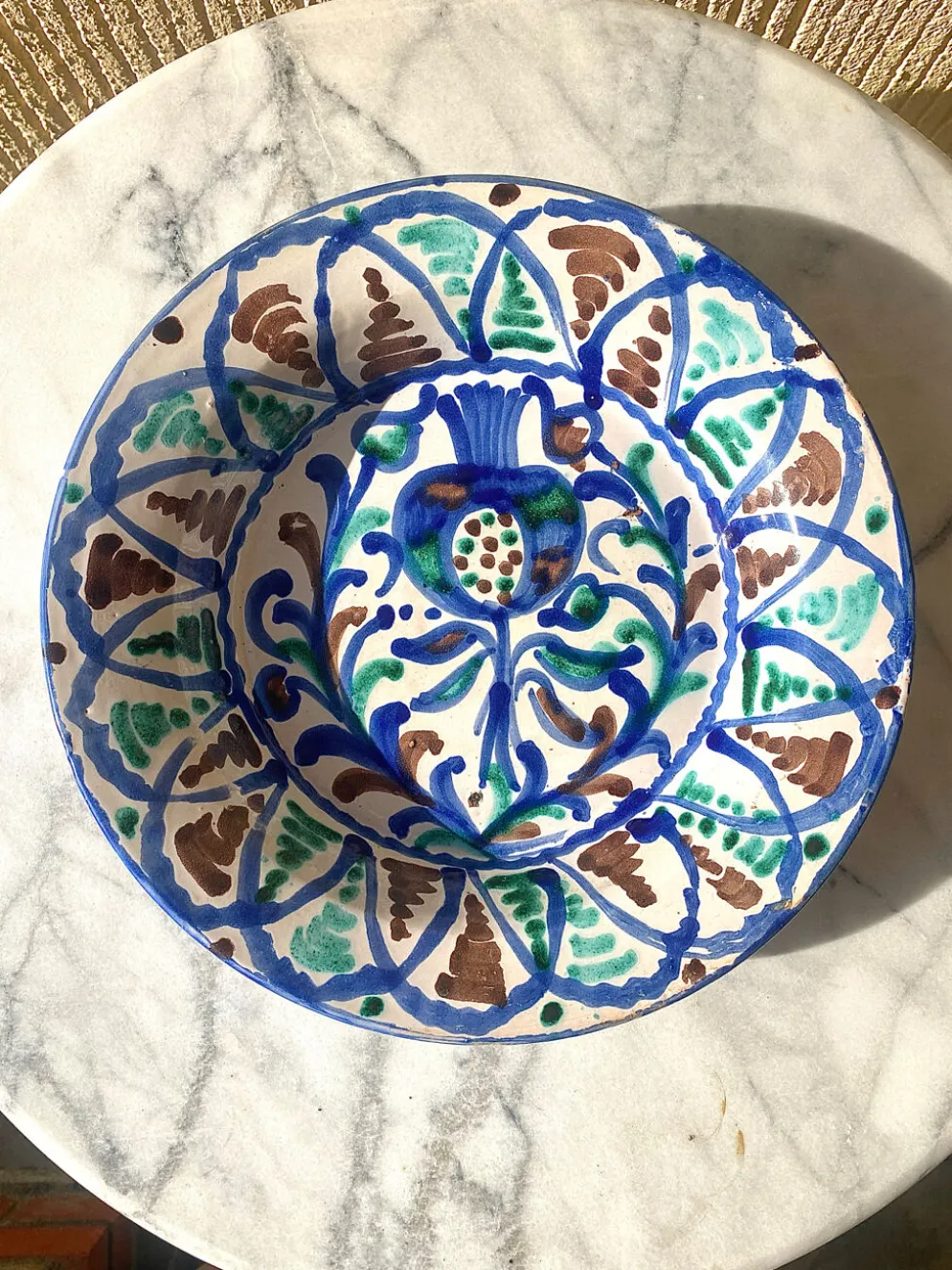 Ancien grand plat en faïence fajalauza