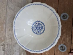 Ancien grand saladier Gien modèle Rouen arabesques bleu 30x14cm